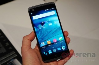 ZTE представила смартфон Axon