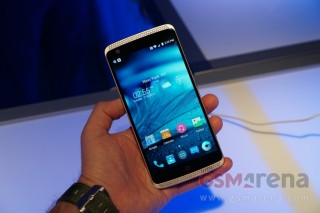 ZTE представила смартфон Axon