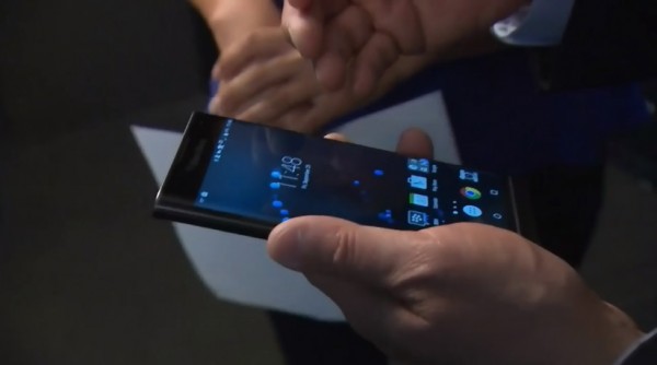 Глава BlackBerry продемонстрировал первый Android-смартфон компании