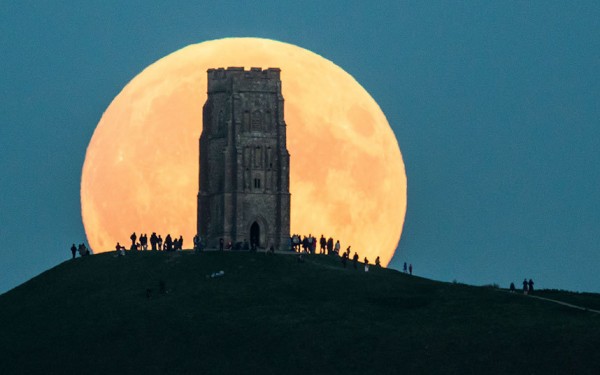 «Кровавая луна»: подборка лучших фотографий со всего мира