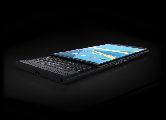 Опубликовано новое «живое» фото и анбоксинг BlackBerry Priv