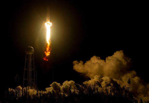 NASA опубликовало качественные фото неудачного запуска ракеты Antares