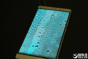 Живые фото и распаковка фаблета Huawei Mate 8