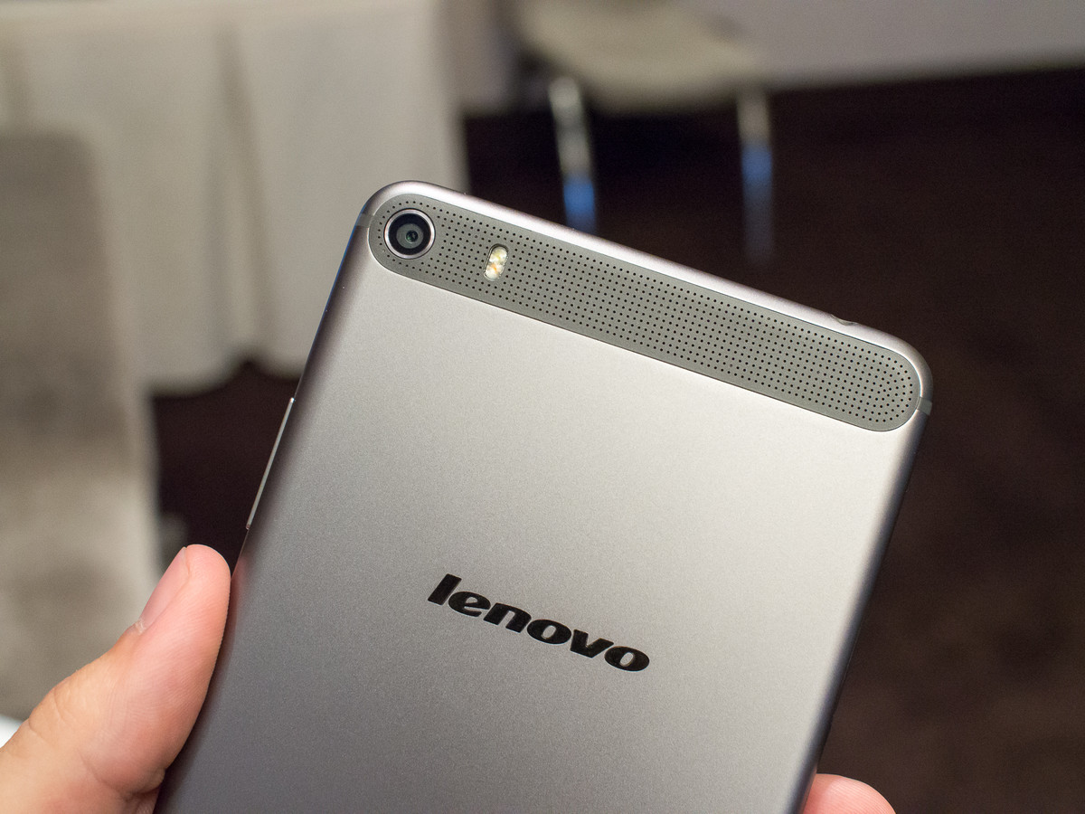 Недорогой фаблет от Lenovo поступил в продажу в России Доступный фаблет Lenovo PHAB теперь можно купить в России
