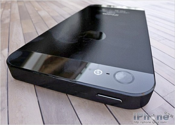 Живые фотографии iPhone 5 снова утекли в сеть