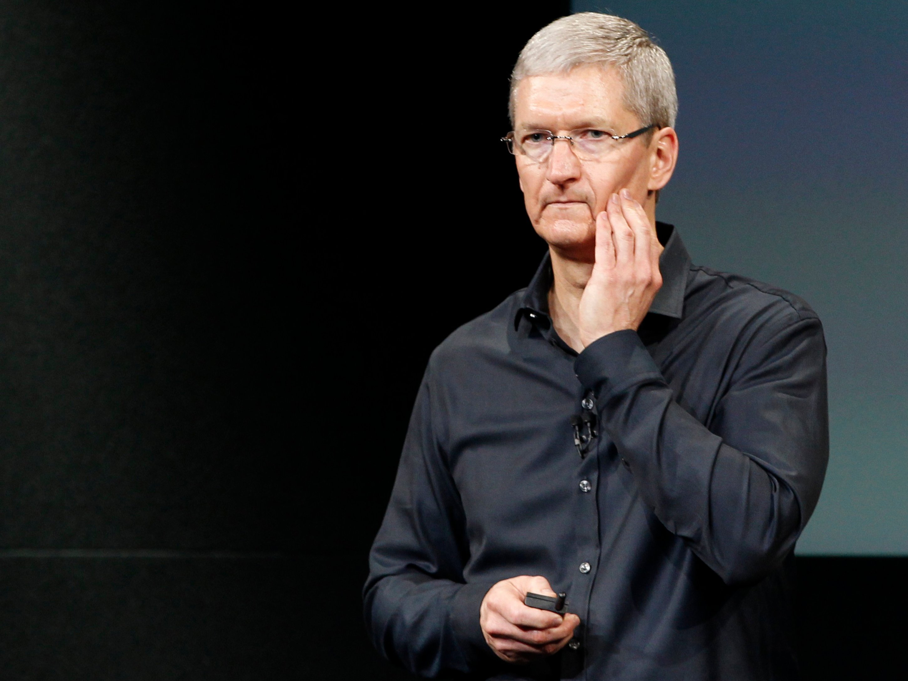 Apple впервые за 13 лет показала падение квартальной выручки