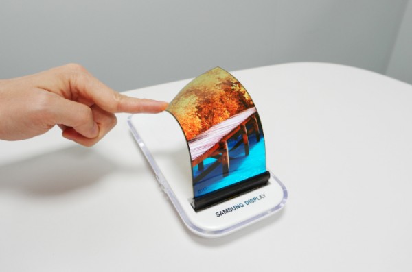 Samsung вновь показала гибкий дисплей