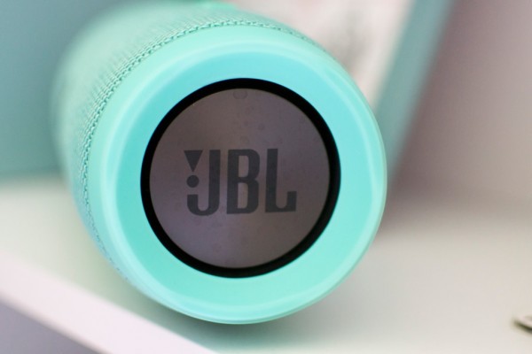 Обзор колонки JBL Charge 3