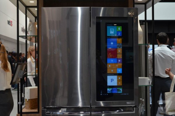 LG представила смарт-холодильник под управлением Windows 10