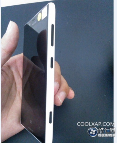 Новые фото Nokia Lumia 820 Arrow