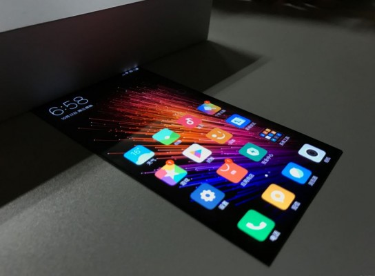 Xiaomi тоже работает над гибкими экранами