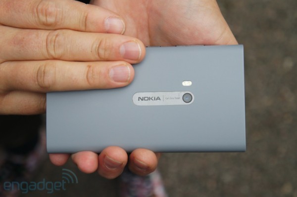 Lumia 920 выйдет в сером цвете?