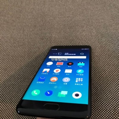 Неизвестный смартфон Meizu с изогнутым дисплеем засветился в сети