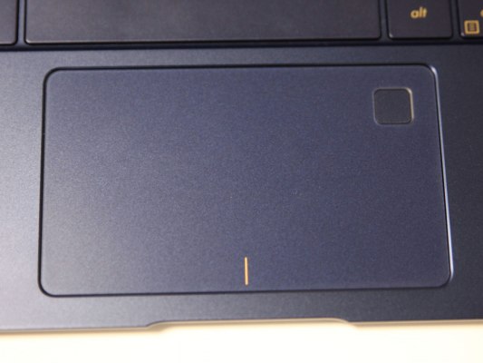 Обзор ASUS ZenBook 3 (UX390UA) — Клавиатура и тачпад. 3