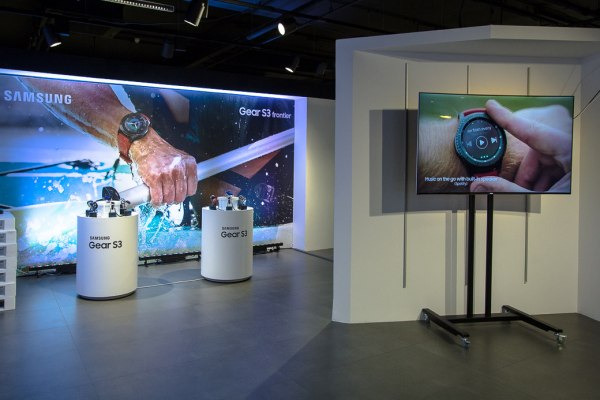 Samsung показал умные часы Gear S3