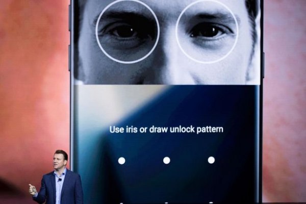 Сканер отпечатков пальцев в Galaxy S8 могут поместить на заднюю панель