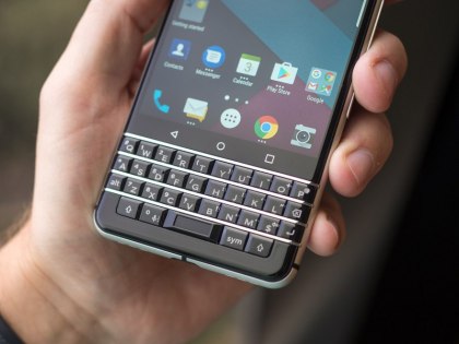 TCL показала новый смартфон BlackBerry с физической клавиатурой