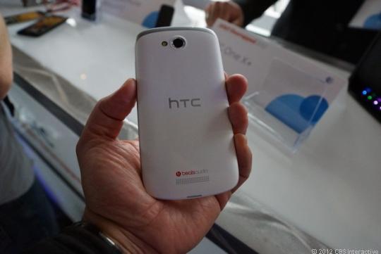 HTC показала смартфон VX