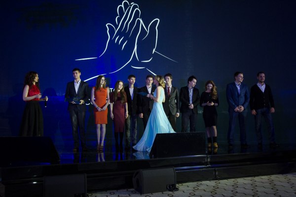 Huawei: Китайский новый год, итоги 20-летия и Honor 8 «Розовая сакура»