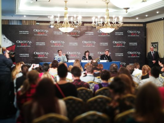 Милла Йовович прибыла в Москву поддержать фанатов Resident Evil