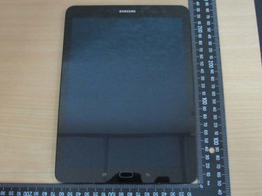 В сеть утекли инструкция и живые фото планшета Samsung Galaxy Tab S3