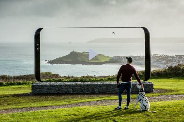 Рекламные скульптуры Galaxy S8 украсили Великобританию