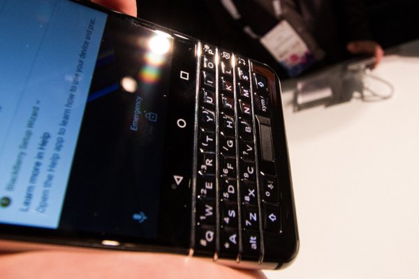 BlackBerry KEYone поступит в продажу через месяц