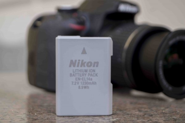Обзор зеркальной камеры Nikon D3400 — Батарея. 2