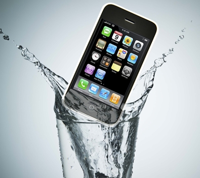 iPhone упал в воду