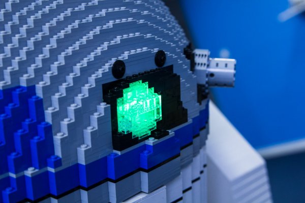 Trashbox.ru познакомился с LEGO R2-D2