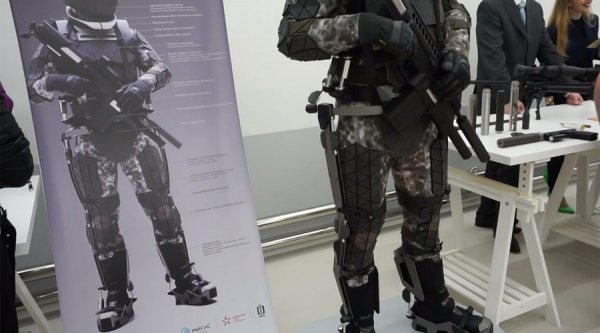 В России показали прототип боевого костюма нового поколения