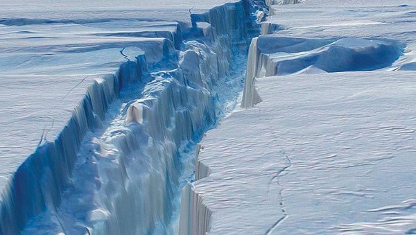 В Антарктиде откололся крупнейший айсберг
