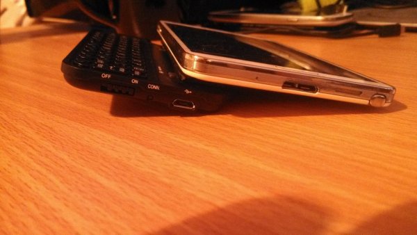 Пользователь собрал себе смартфон с QWERTY-клавиатурой