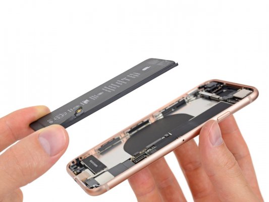 iFixit: заднее стекло iPhone 8 обойдется дороже экрана