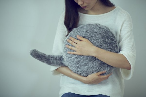 Подушка-кот Qoobo успокоит ваши нервы