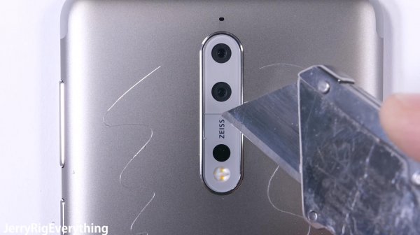 JerryRigEverything: Nokia 8 — невероятно прочный смартфон