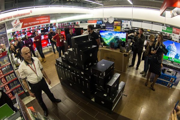 Торжественный старт продаж Xbox One X в России