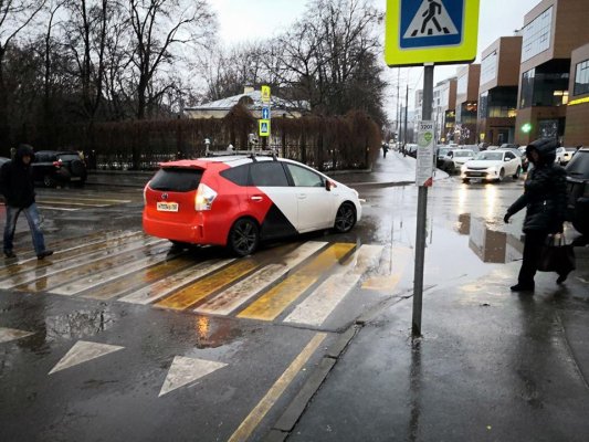 На дорогах Москвы появился беспилотный автомобиль Яндекса