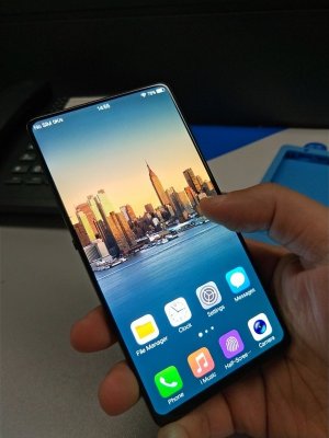 Полностью безрамочный смартфон Vivo показался на фото