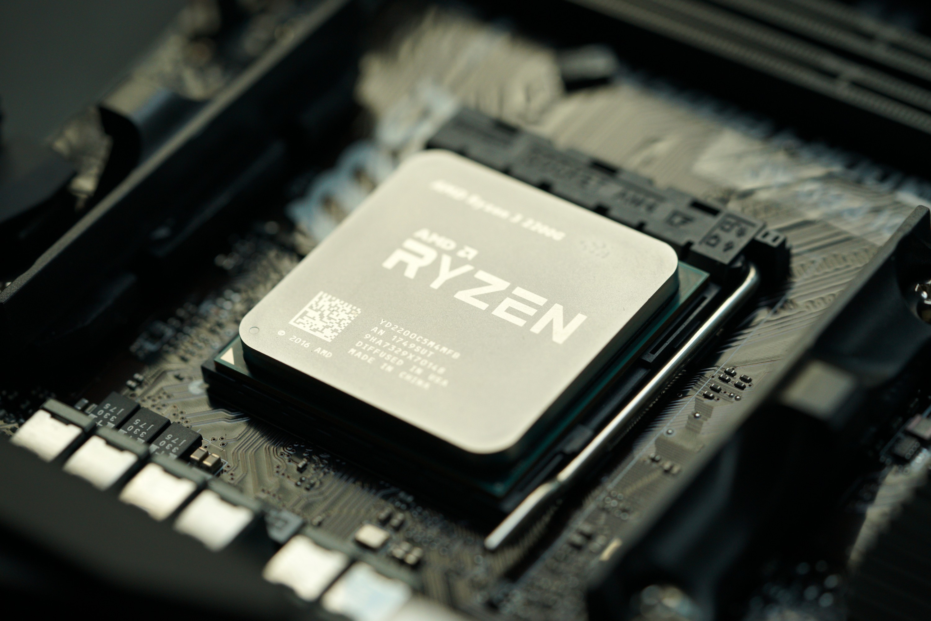 Стали известны характеристики и цены процессоров AMD Ryzen 2000