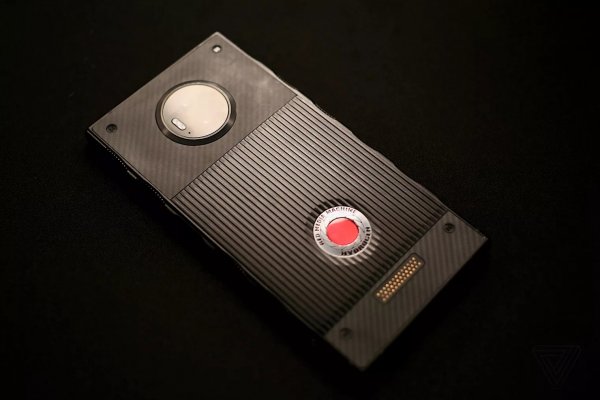 Первое знакомство со смартфоном RED Hydrogen One