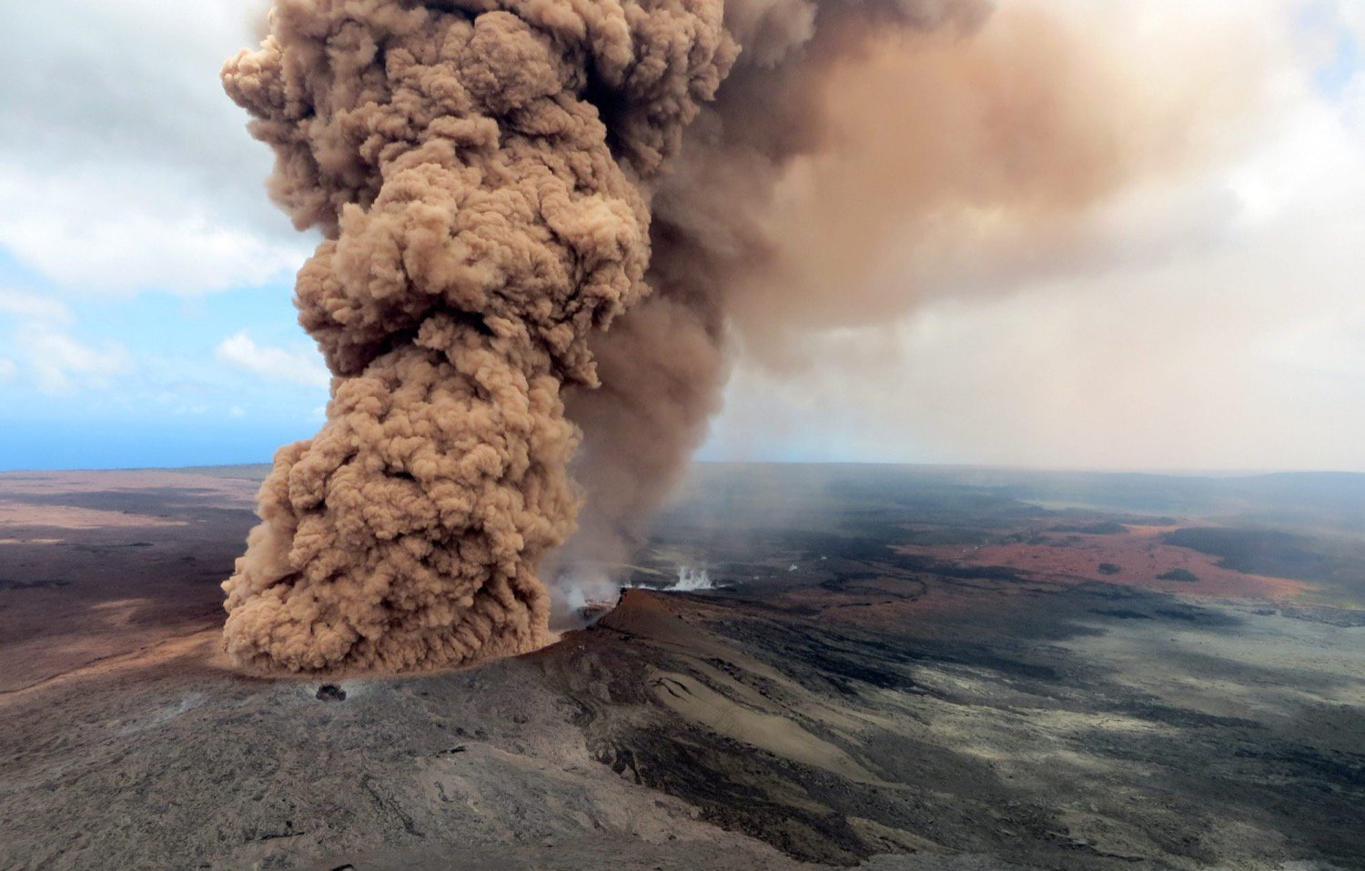 Фото извержения вулкана Килауэа из космоса