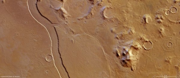 Космический аппарат Mars Express показал потрясающие снимки Марса