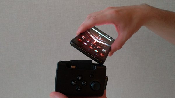 Игровой смартфон от ASUS получил внешний кулер