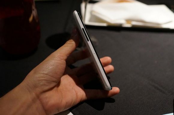 Google выпустит Nexus 4 в белом цвете