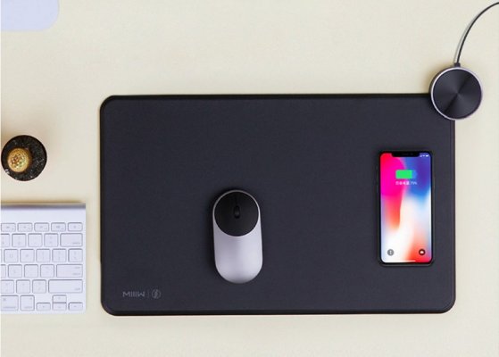 Xiaomi выпустила умный коврик для мыши, который умеет заряжать смартфон
