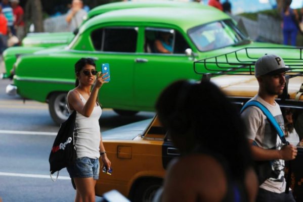 На Кубе появится мобильный интернет для всех жителей