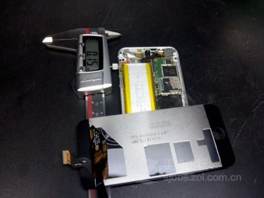 Первые фотографии комплектующих к iPhone 5S