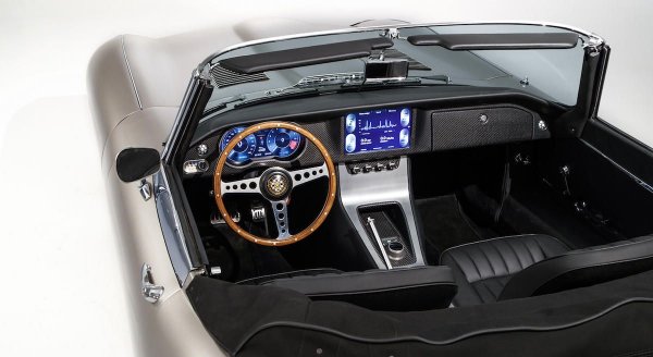Jaguar и Infiniti показали концепты ретро-электрокаров. Новинка от Jaguar поступит в продажу
