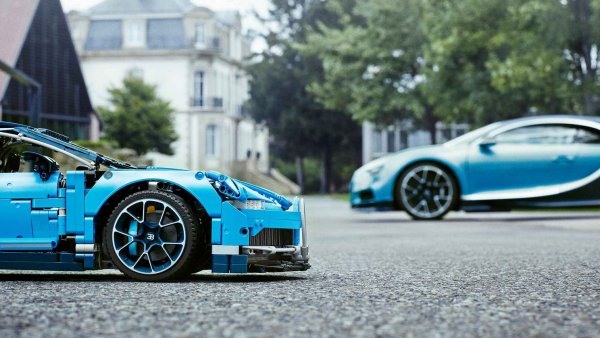 LEGO построила из конструктора копию действующего спорткара Bugatti Chiron